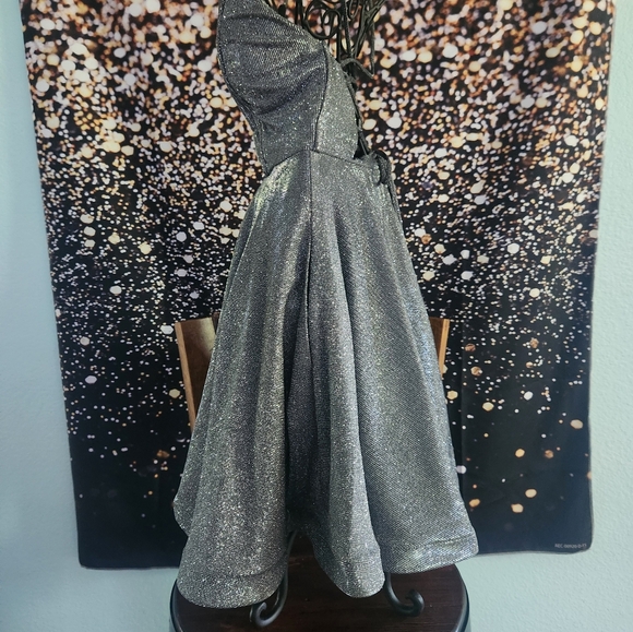 Speechless Glitter Silver Short Flare Skirt Dress. Size 1. - Picture 3 of 6
